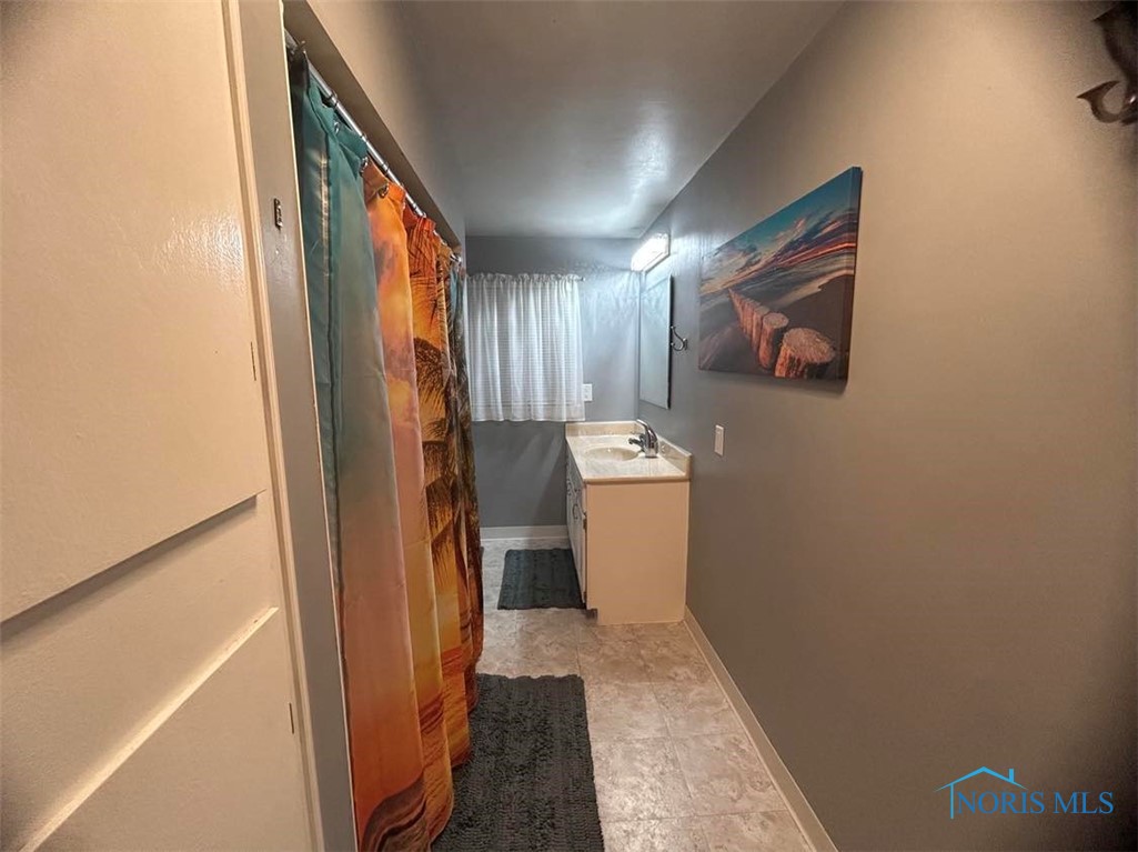 6020 Greenacre Road, Toledo, Ohio image 18