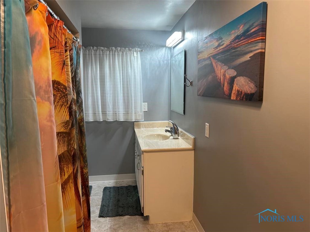6020 Greenacre Road, Toledo, Ohio image 17
