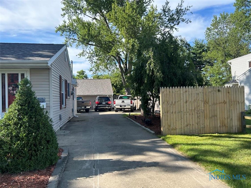 6020 Greenacre Road, Toledo, Ohio image 24