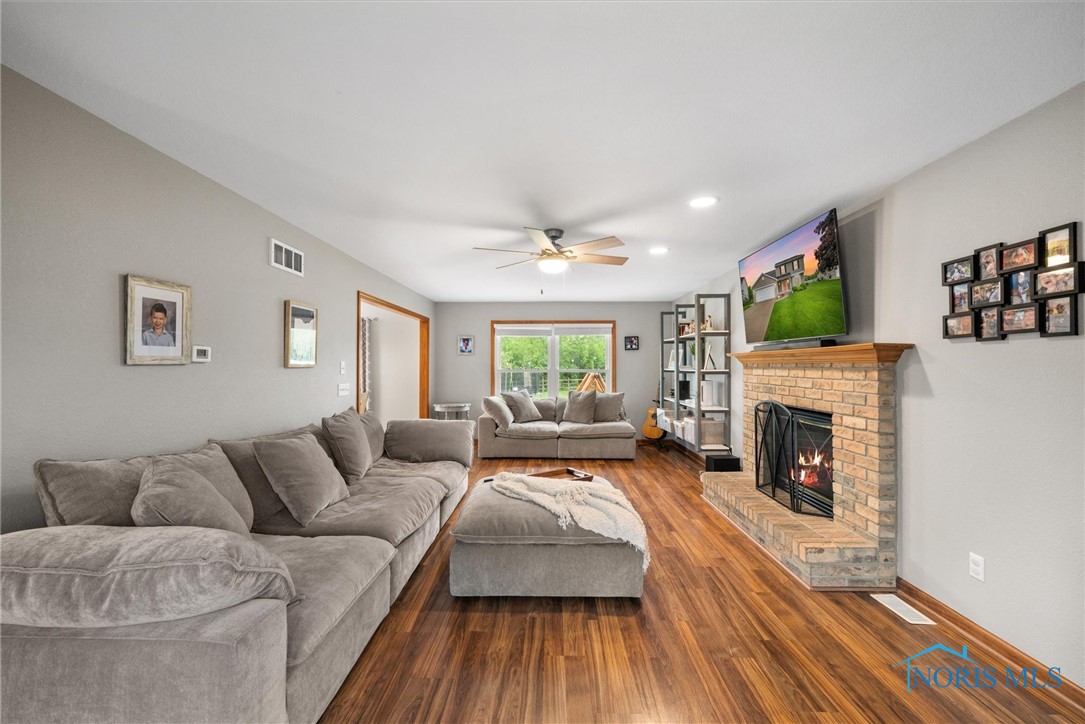 1030 N Ironwood Drive, Rossford, Ohio image 10