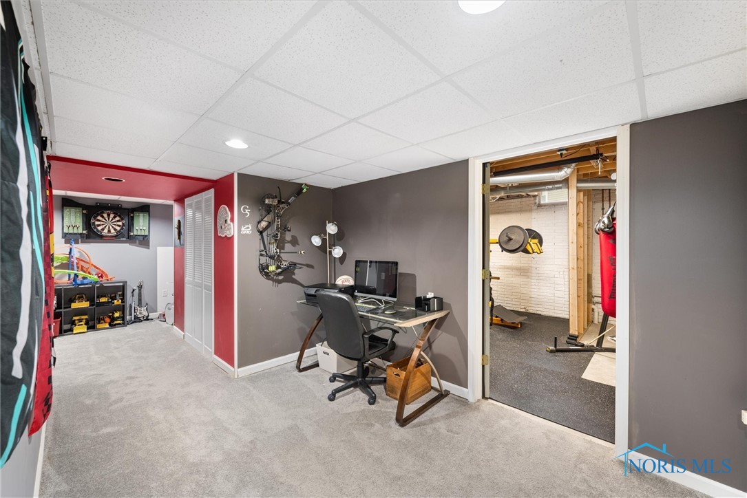 1030 N Ironwood Drive, Rossford, Ohio image 17