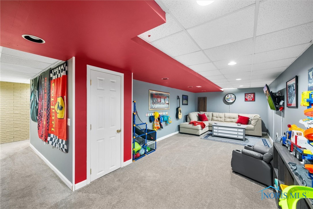 1030 N Ironwood Drive, Rossford, Ohio image 32