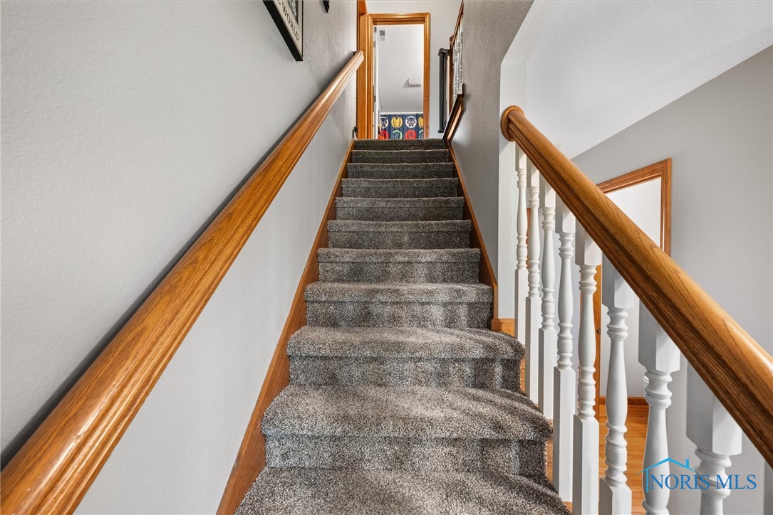 1030 N Ironwood Drive, Rossford, Ohio image 18