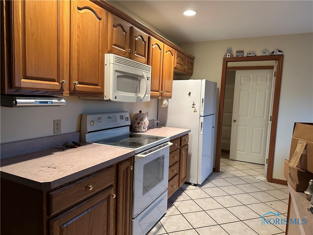 450 Country Meadows Drive, Oak Harbor, Ohio image 7