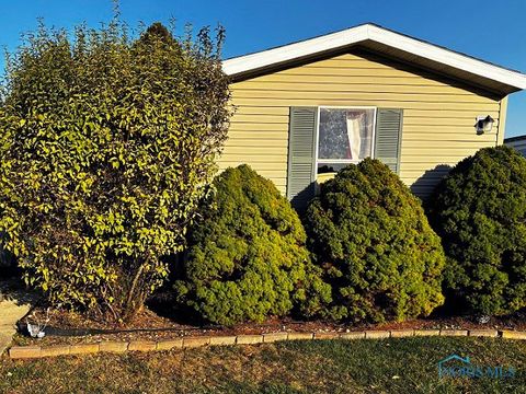 Photo of 461 W Lytle St St #L-148, Fostoria, OH 44830 (MLS # 6136977) Photo of 461 W Lytle St St #L-148, Fostoria, OH 44830 (MLS # 6136977)