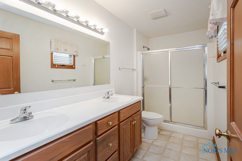 6943 Nightingale Drive, Holland, Ohio image 31