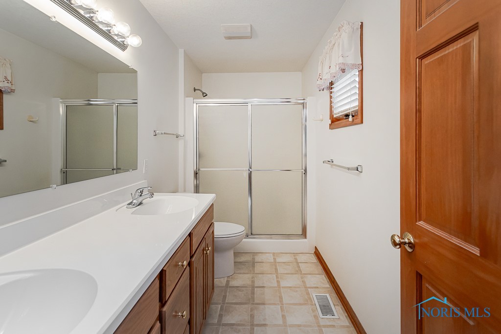 6943 Nightingale Drive, Holland, Ohio image 30