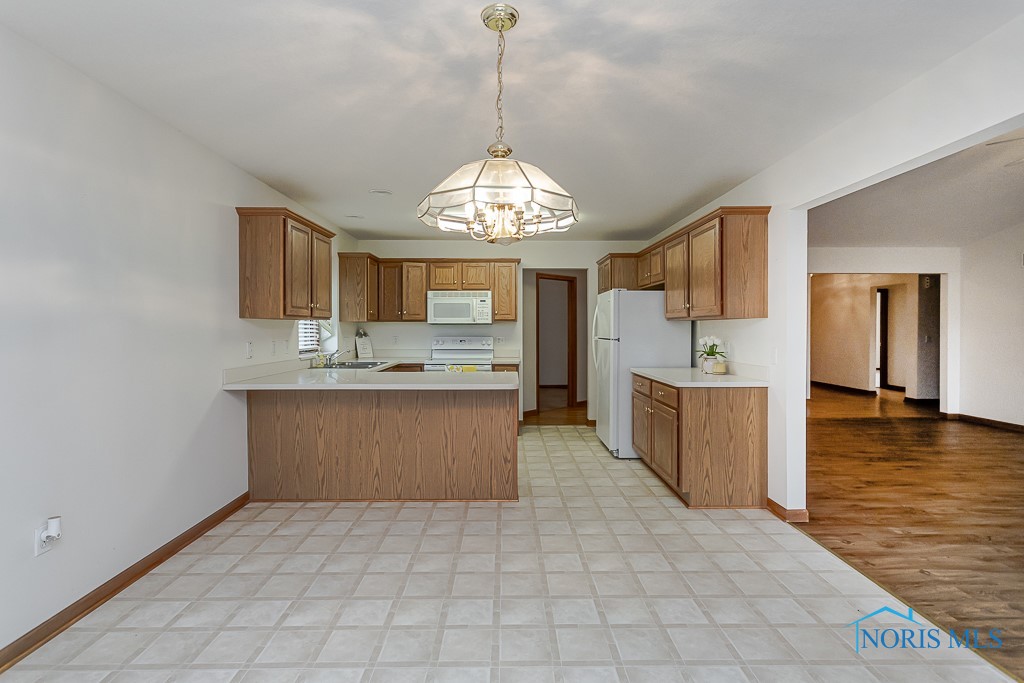 6943 Nightingale Drive, Holland, Ohio image 13