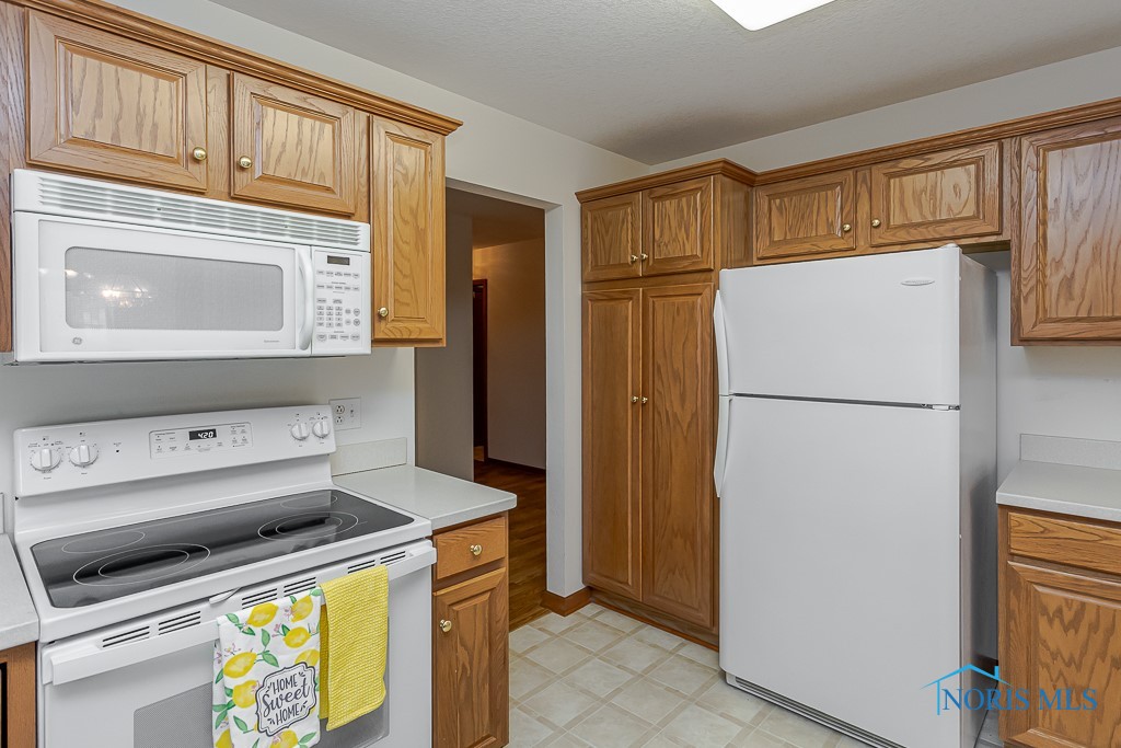 6943 Nightingale Drive, Holland, Ohio image 23