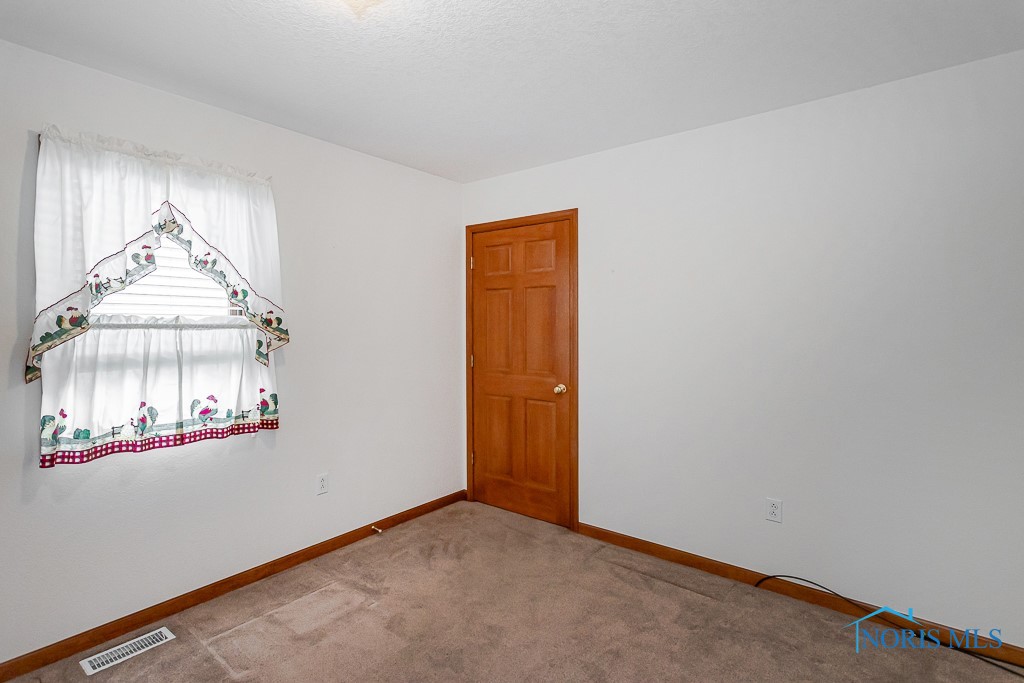 6943 Nightingale Drive, Holland, Ohio image 36
