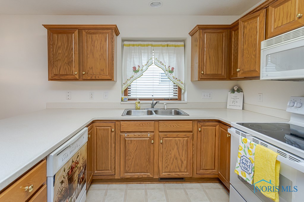 6943 Nightingale Drive, Holland, Ohio image 18