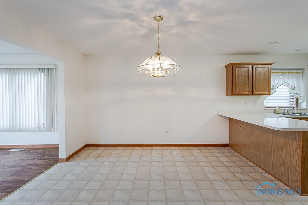 6943 Nightingale Drive, Holland, Ohio image 11