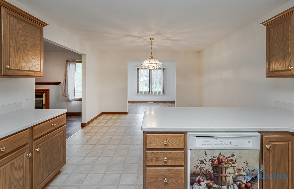 6943 Nightingale Drive, Holland, Ohio image 20