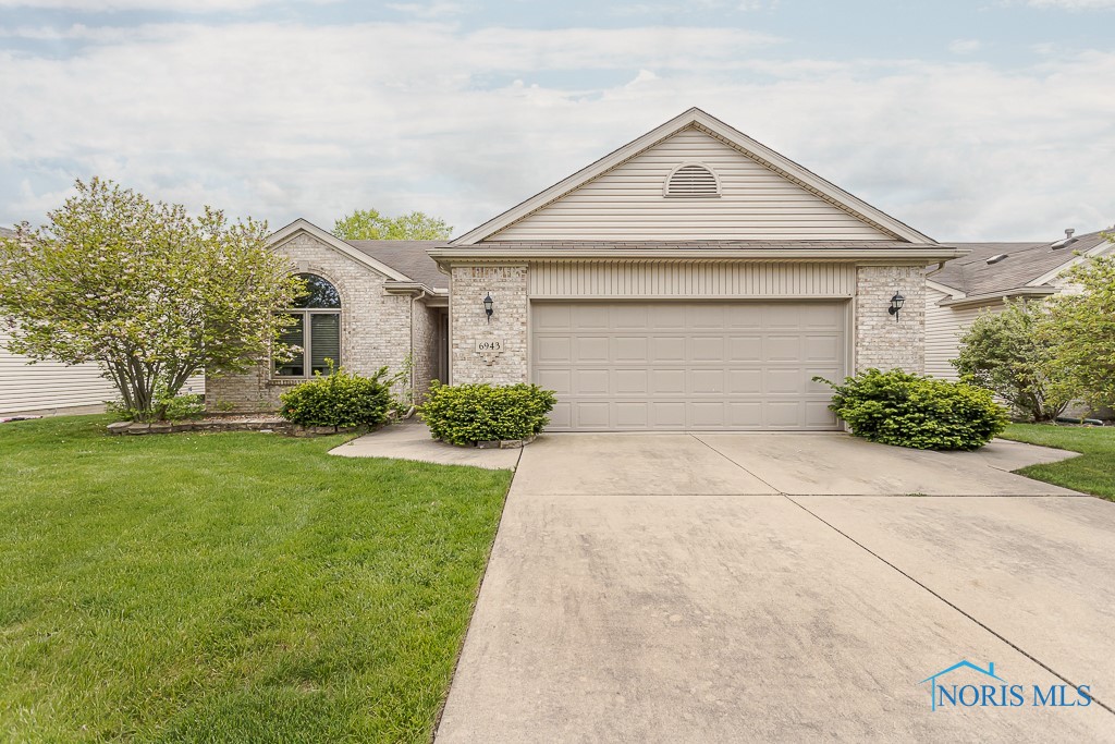6943 Nightingale Drive, Holland, Ohio image 1