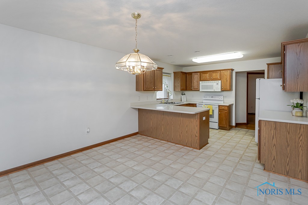 6943 Nightingale Drive, Holland, Ohio image 12