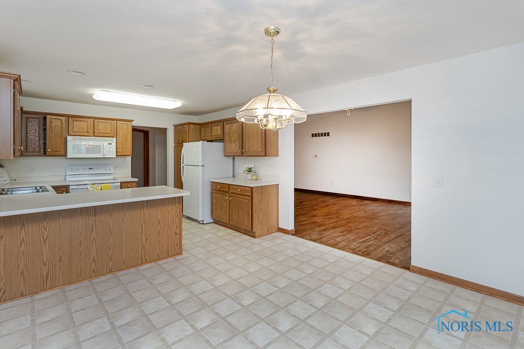 6943 Nightingale Drive, Holland, Ohio image 14