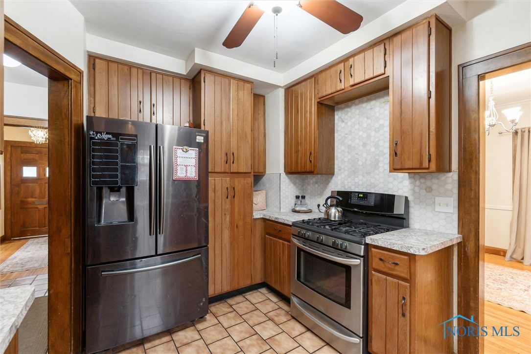 2627 Meadowwood Drive, Toledo, Ohio image 17