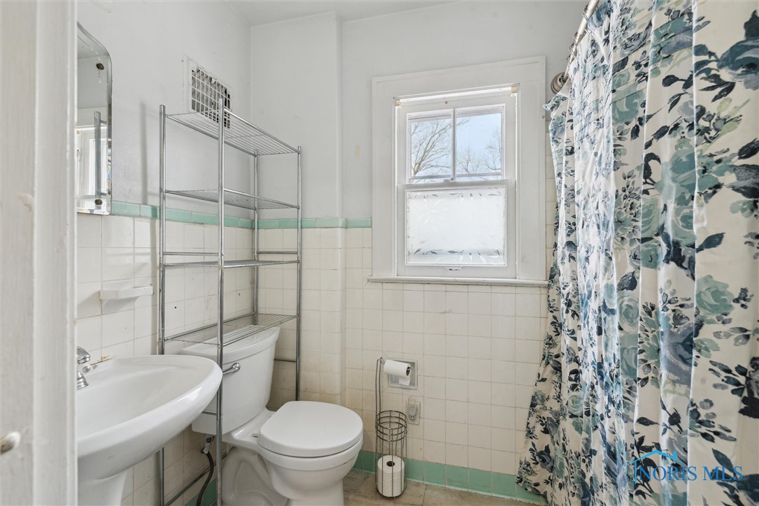 2627 Meadowwood Drive, Toledo, Ohio image 30