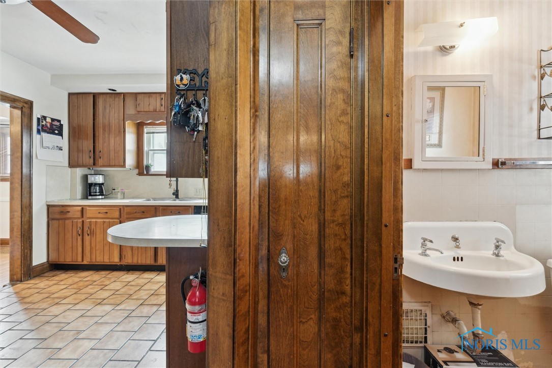2627 Meadowwood Drive, Toledo, Ohio image 19