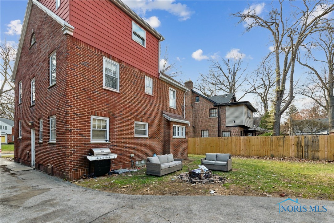 2627 Meadowwood Drive, Toledo, Ohio image 49