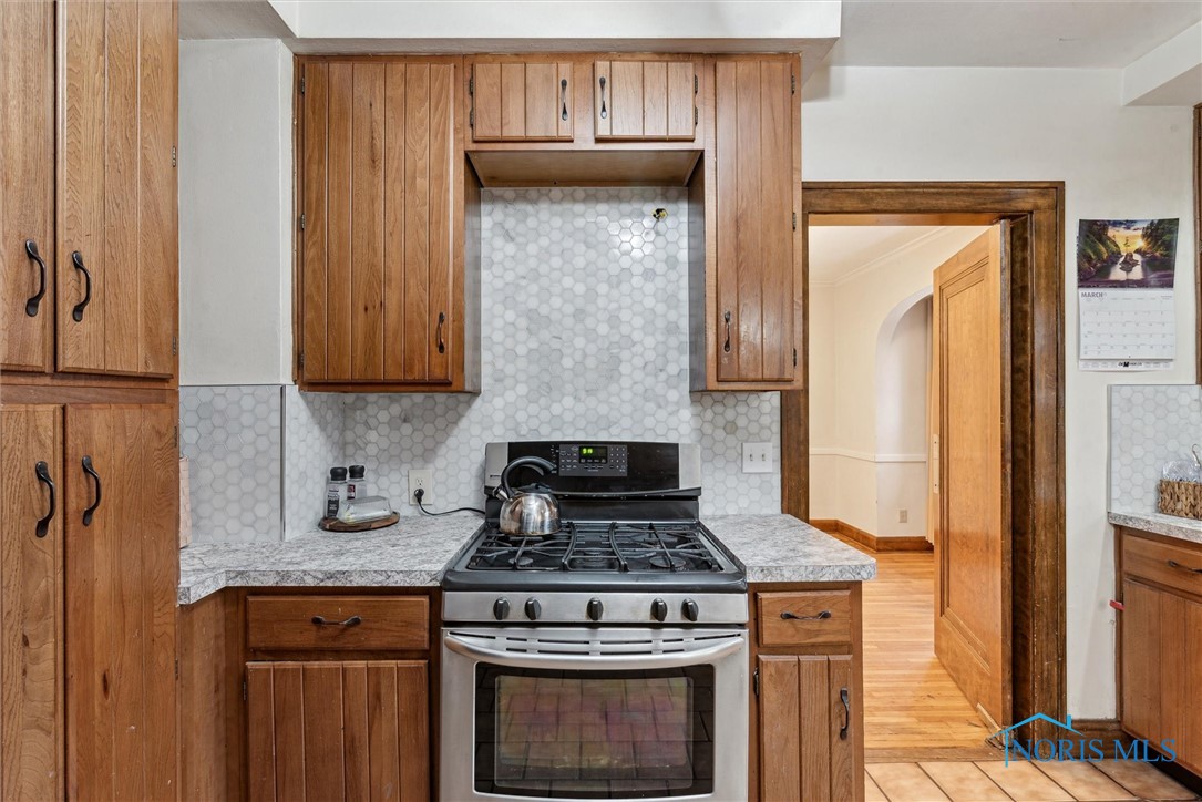 2627 Meadowwood Drive, Toledo, Ohio image 12