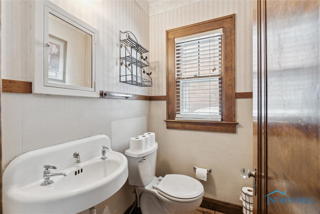 2627 Meadowwood Drive, Toledo, Ohio image 23