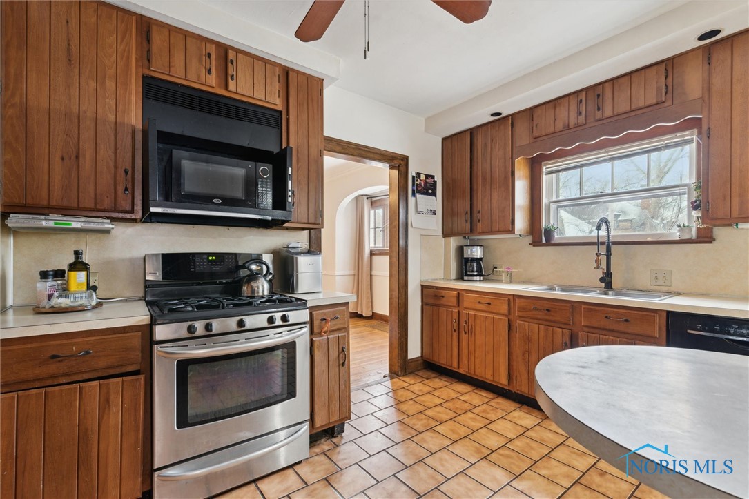 2627 Meadowwood Drive, Toledo, Ohio image 14