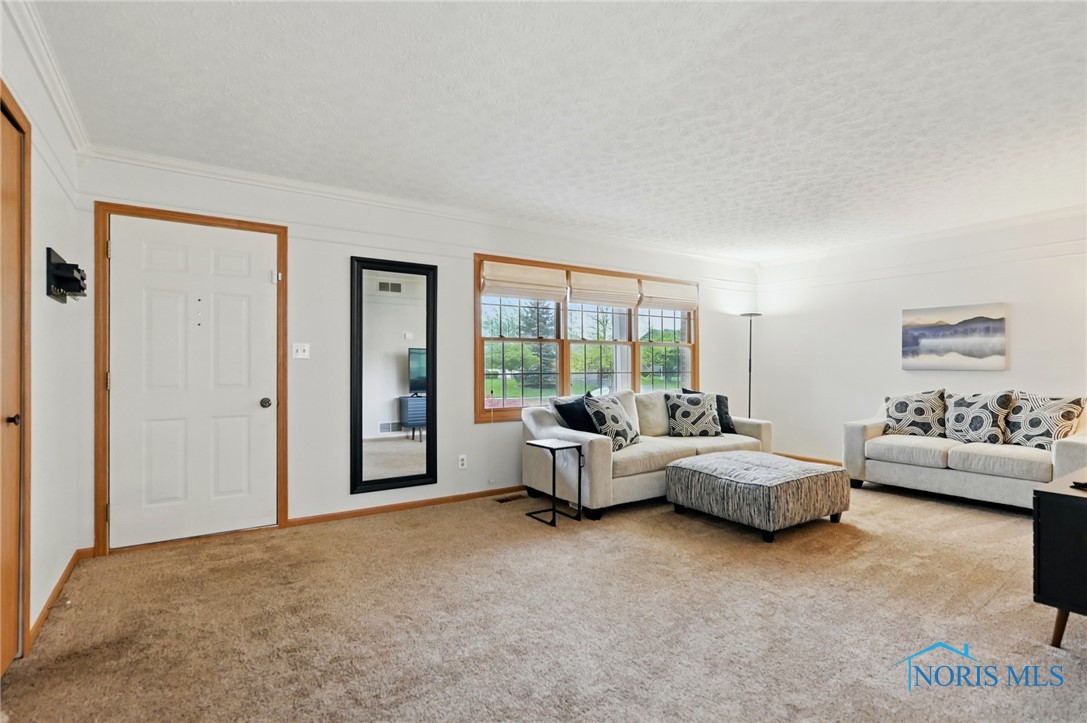 2024 Greystone Drive, Findlay, Ohio image 3