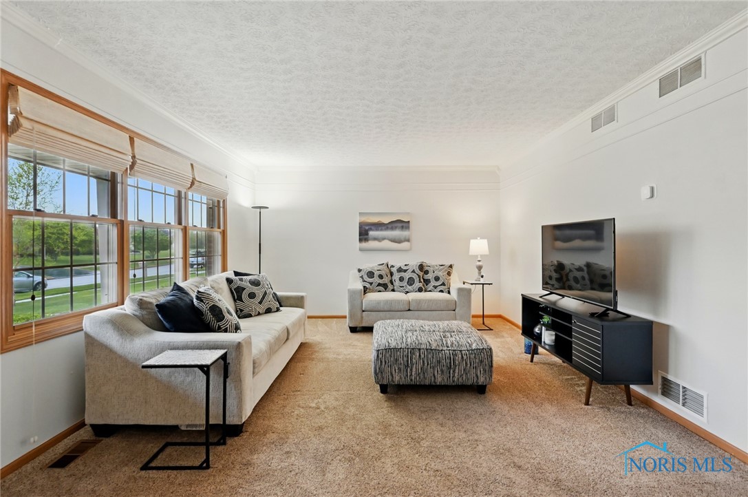 2024 Greystone Drive, Findlay, Ohio image 4