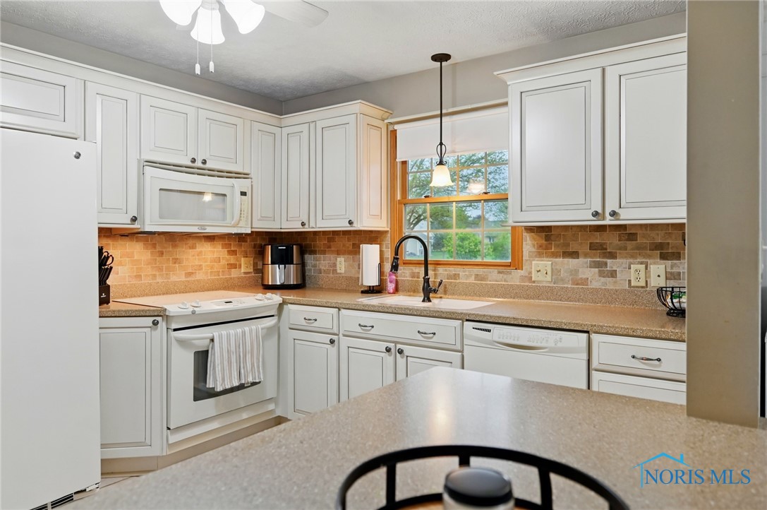 2024 Greystone Drive, Findlay, Ohio image 8