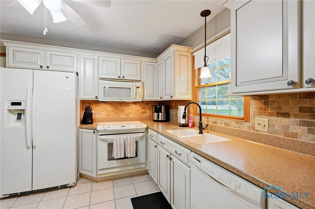 2024 Greystone Drive, Findlay, Ohio image 10