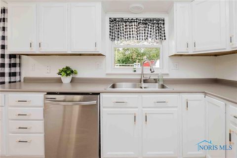 Tiny photo for 506 Hillcrest Avenue, Findlay, OH 45840 (MLS # 6135548)