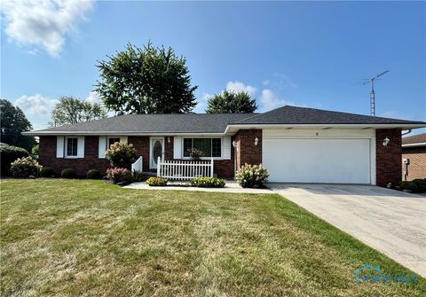 Photo of 8 Christopher Drive, Fostoria, OH 44830 (MLS # 6136310)
