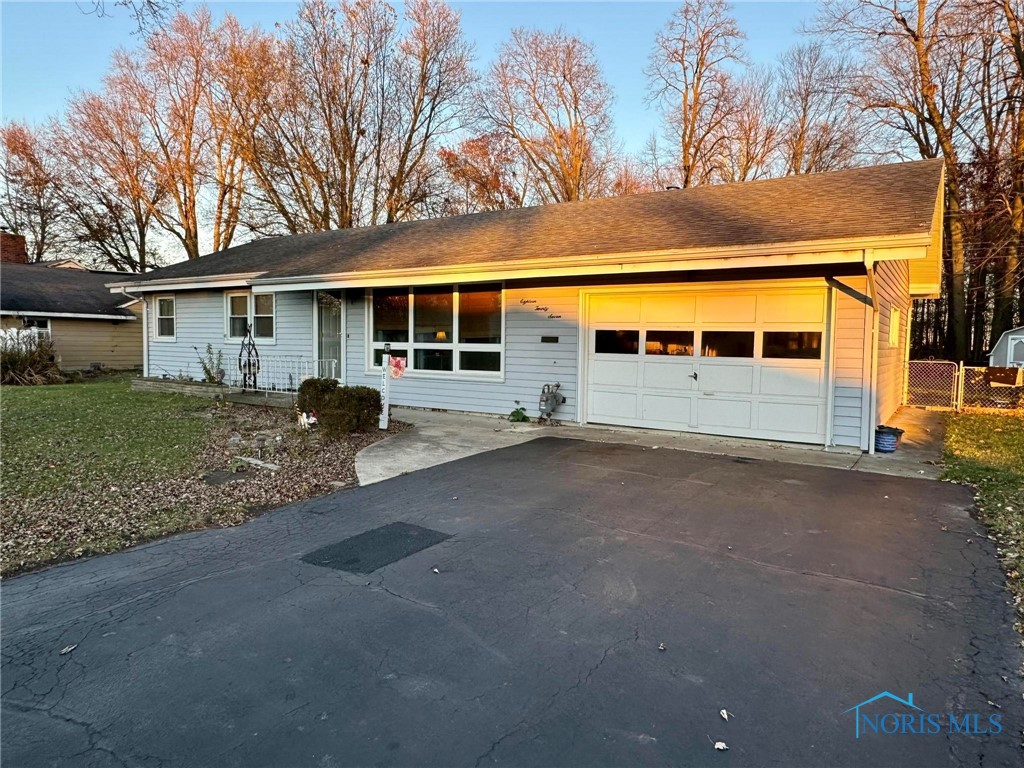 1827 Eastview Drive, Findlay, Ohio image 2