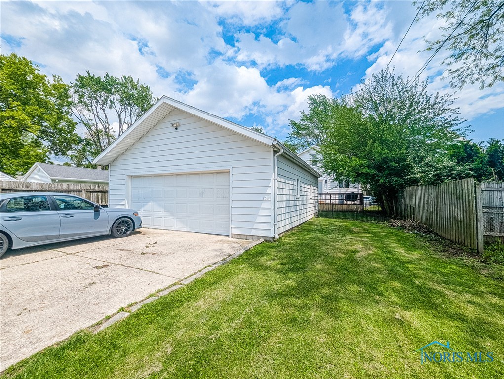 825 Cory Street, Fostoria, Ohio image 24