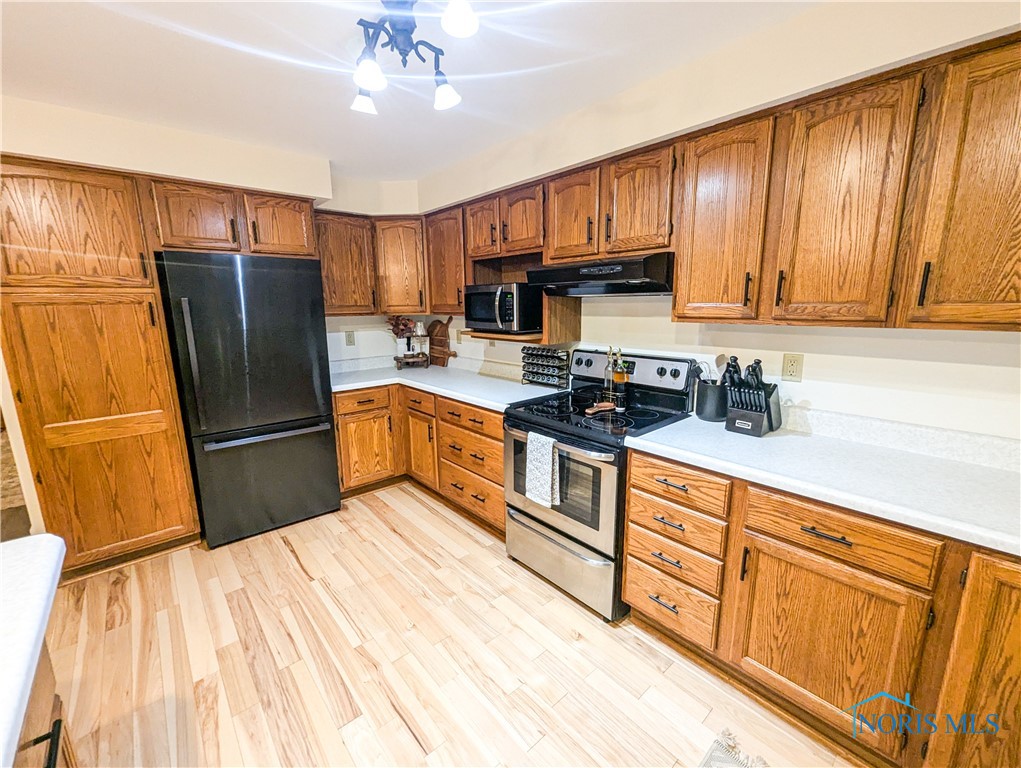 825 Cory Street, Fostoria, Ohio image 10