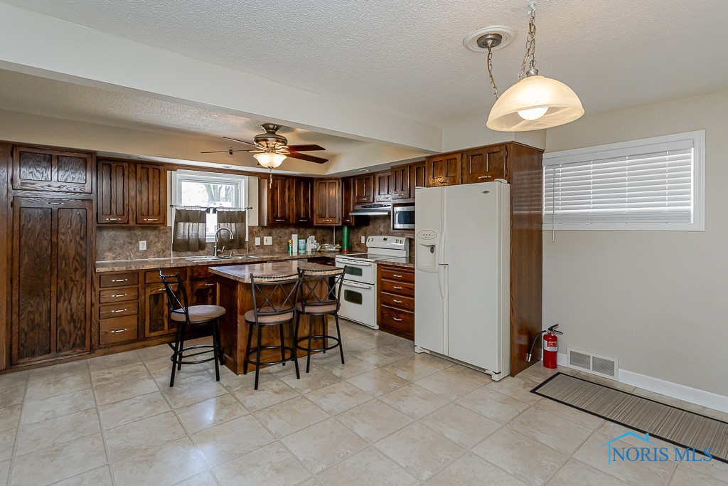 4538 Haddington Drive, Toledo, Ohio image 6