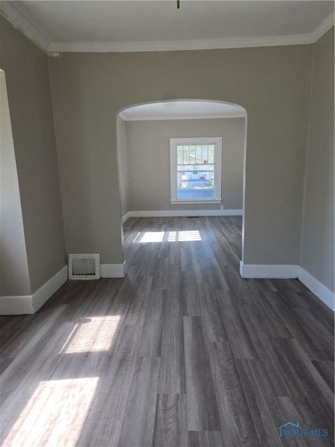 Tiny photo for 221 Somerset Street, Toledo, OH 43609 (MLS # 6136569)
