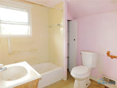 Tiny photo for 200 Rood Street, Northwood, OH 43619 (MLS # 6136215)