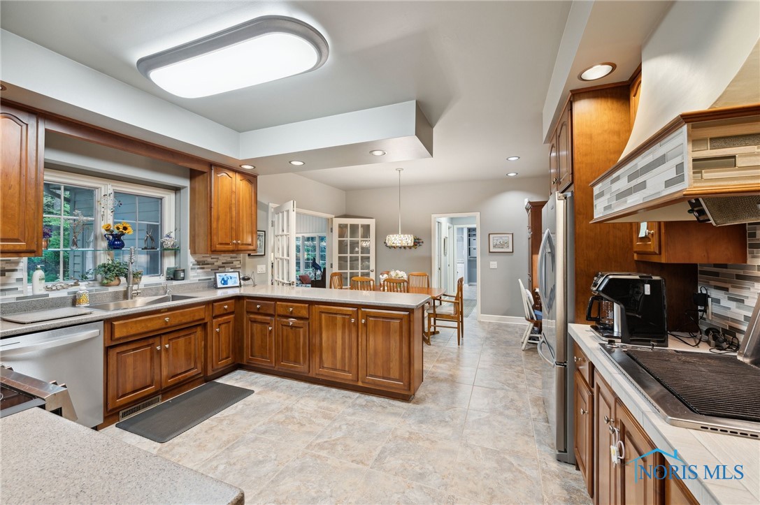 5257 N Oak Court, Toledo, Ohio image 11
