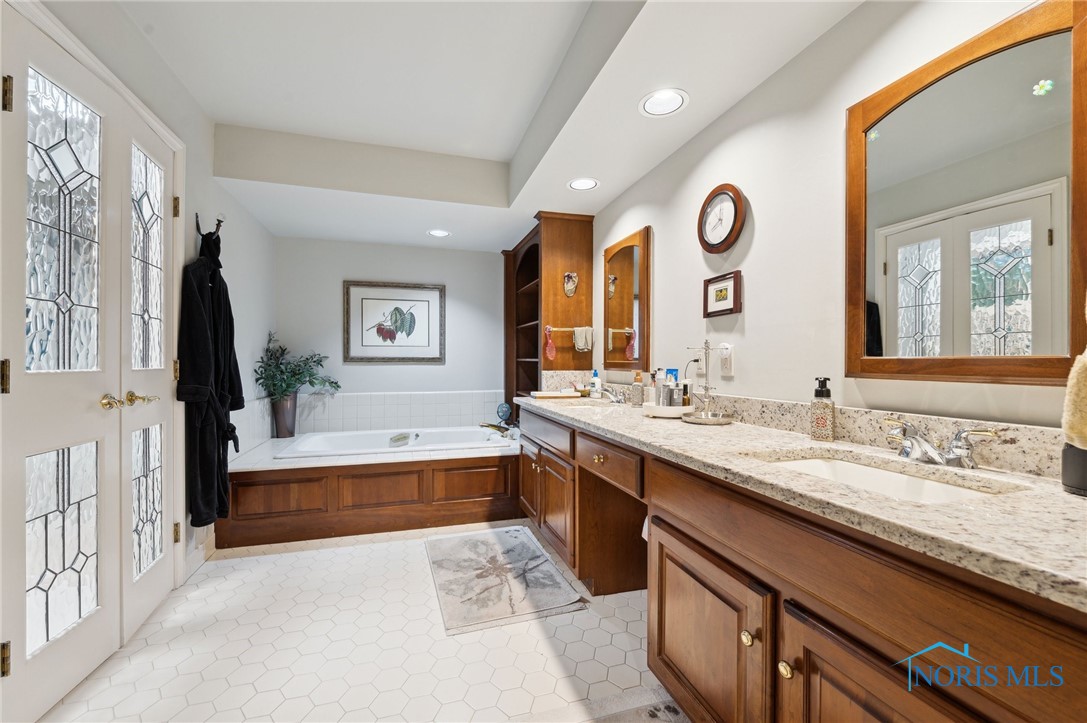 5257 N Oak Court, Toledo, Ohio image 22
