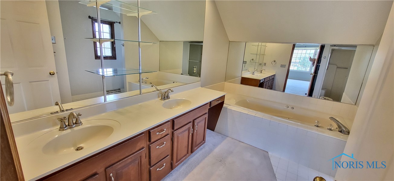 7350 Whispering Oak Drive, Sylvania, Ohio image 10