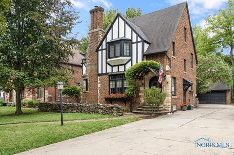 Photo of 3329 Darlington Road, Ottawa Hills, OH 43606 (MLS # 6136732)