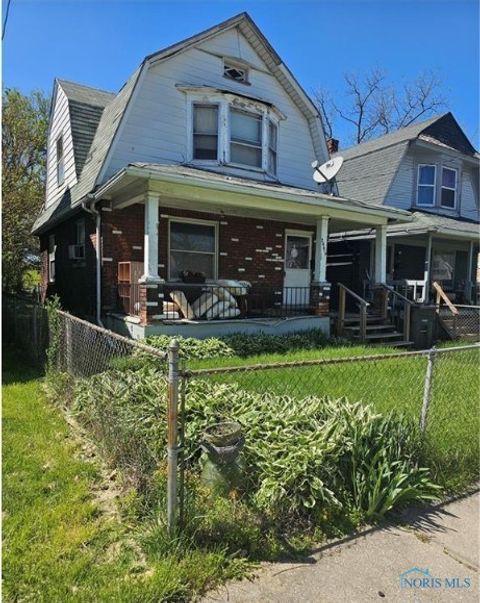 Photo of 2465 Lawton Avenue, Toledo, OH 43620 (MLS # 6136018)