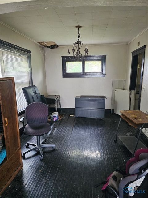 Tiny photo for 2465 Lawton Avenue, Toledo, OH 43620 (MLS # 6136018)