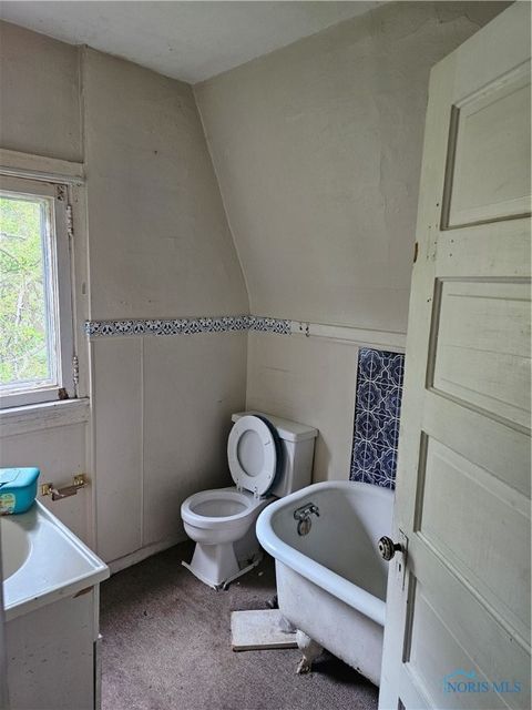 Tiny photo for 2465 Lawton Avenue, Toledo, OH 43620 (MLS # 6136018)