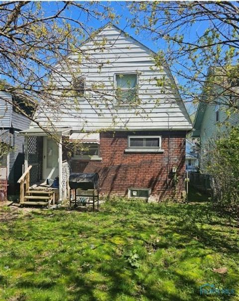 Tiny photo for 2465 Lawton Avenue, Toledo, OH 43620 (MLS # 6136018)