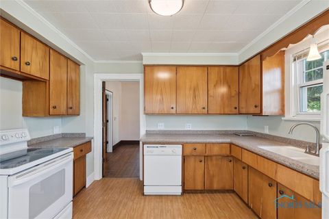 Tiny photo for 326 E Dudley Street, Maumee, OH 43537 (MLS # 6136631)