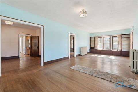 Tiny photo for 326 E Dudley Street, Maumee, OH 43537 (MLS # 6136631)