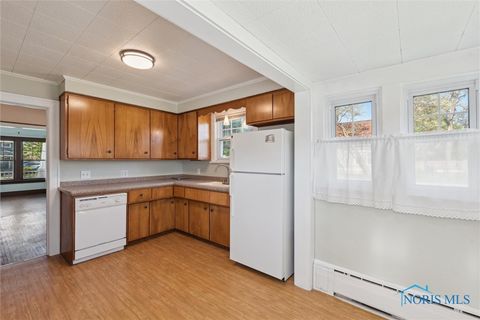 Tiny photo for 326 E Dudley Street, Maumee, OH 43537 (MLS # 6136631)